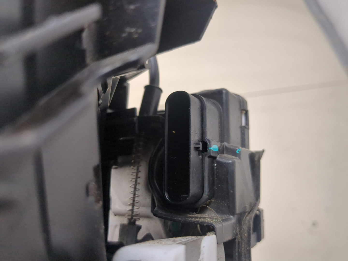 Замок двери задней правой