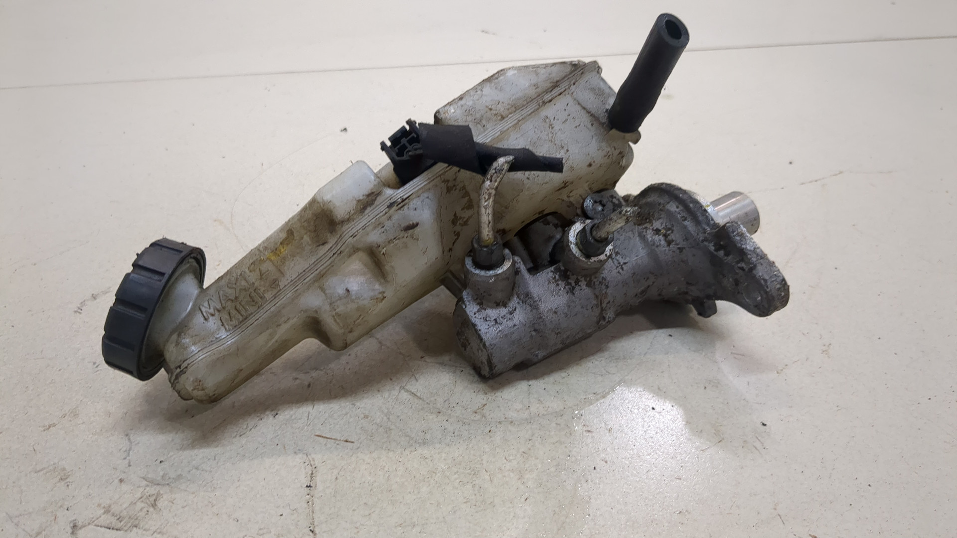 Цилиндр тормозной главный