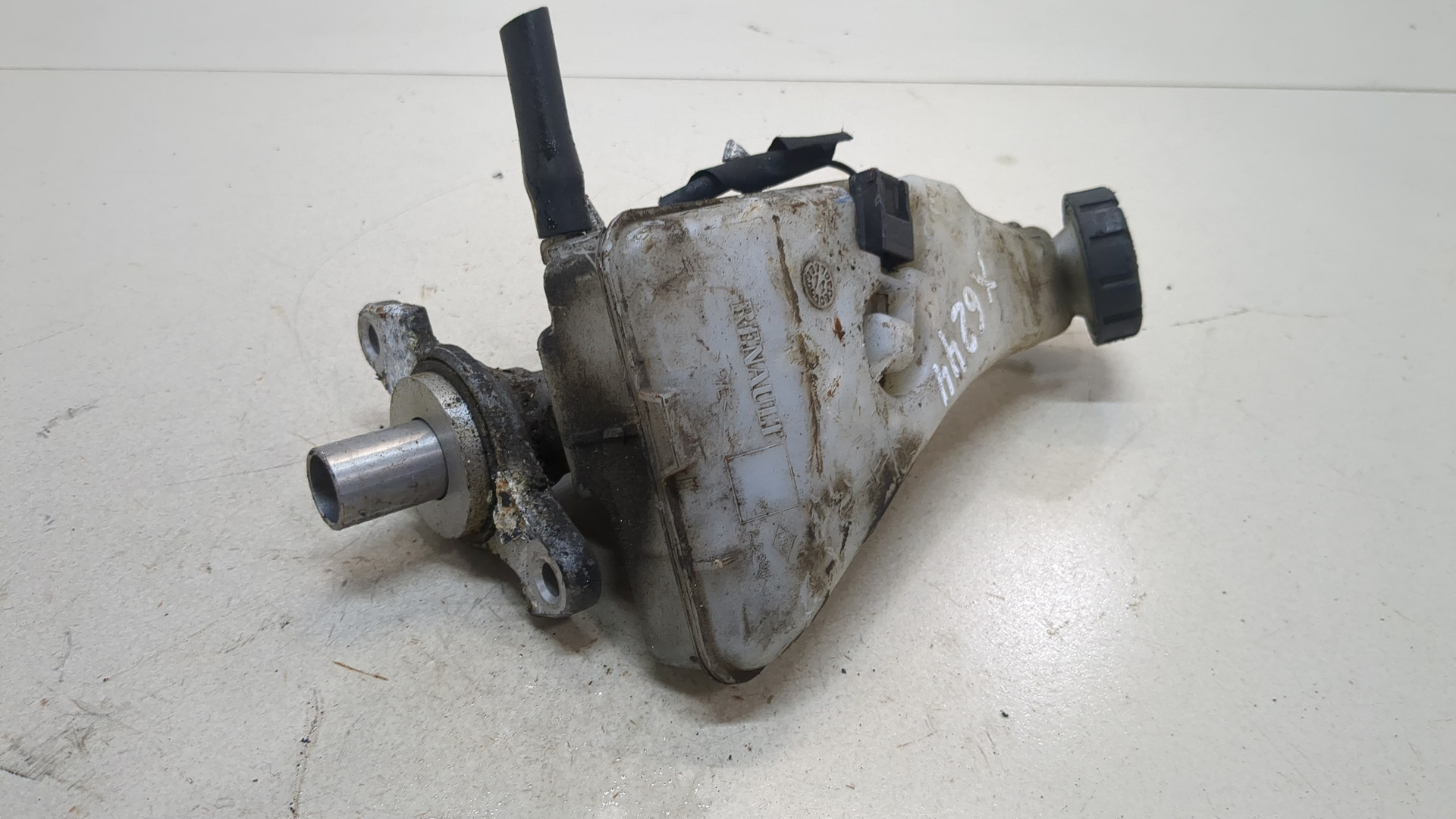 Цилиндр тормозной главный