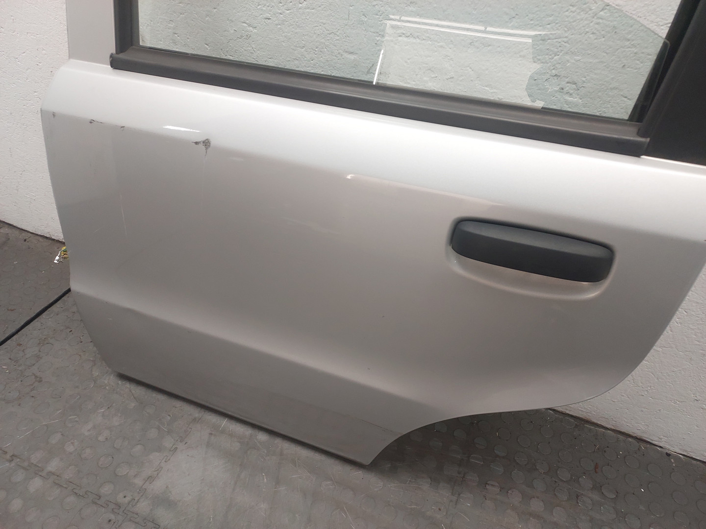 Дверь задняя левая