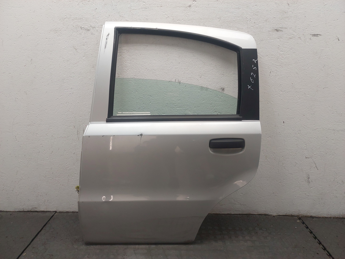 Дверь задняя левая