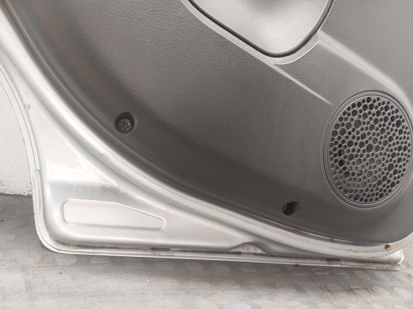 Дверь задняя левая