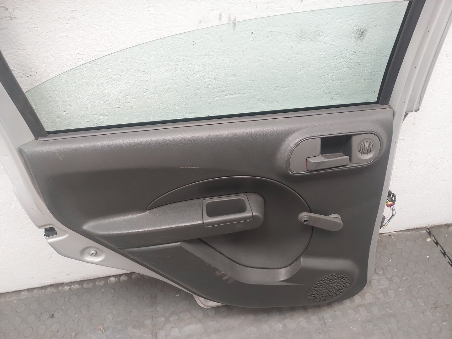 Дверь задняя левая