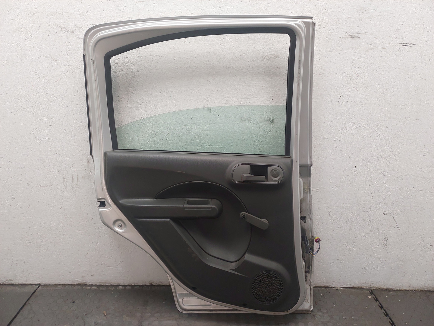 Дверь задняя левая