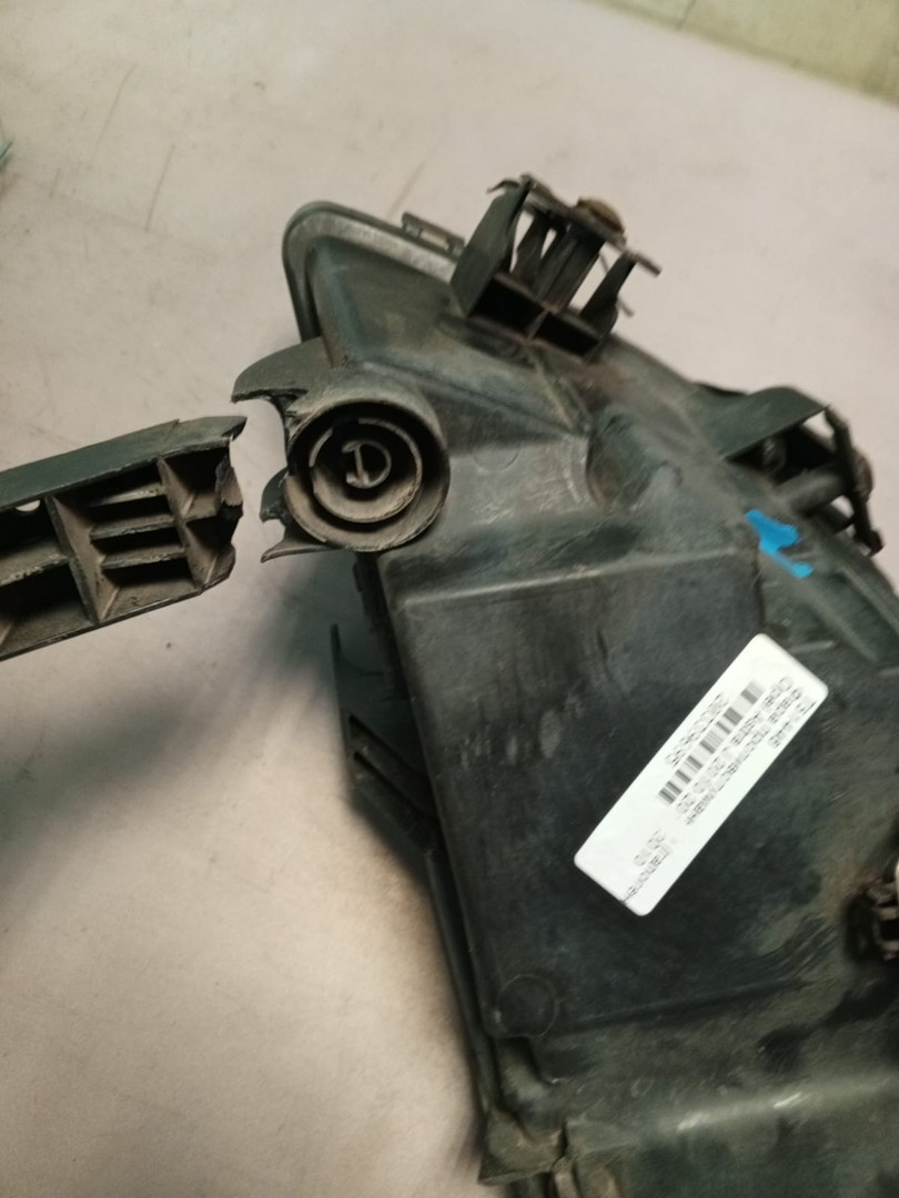 Фара противотуманная правая