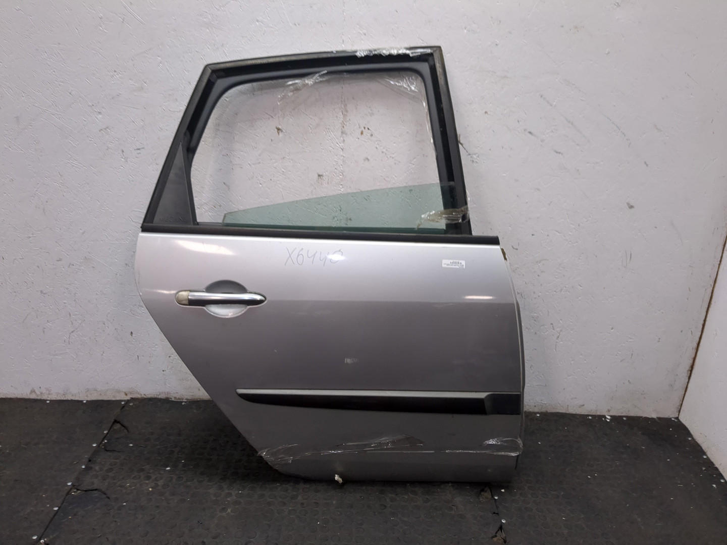Дверь задняя правая