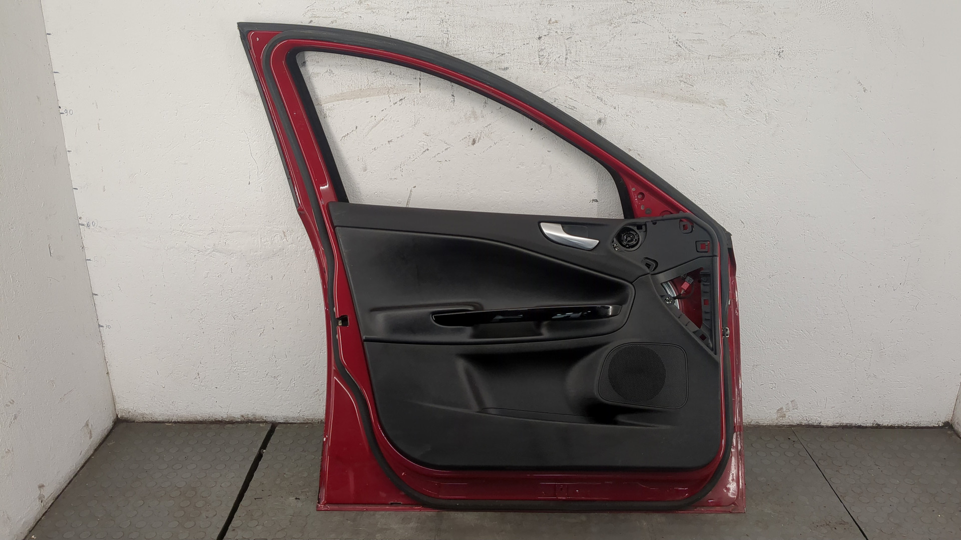 Дверь передняя левая