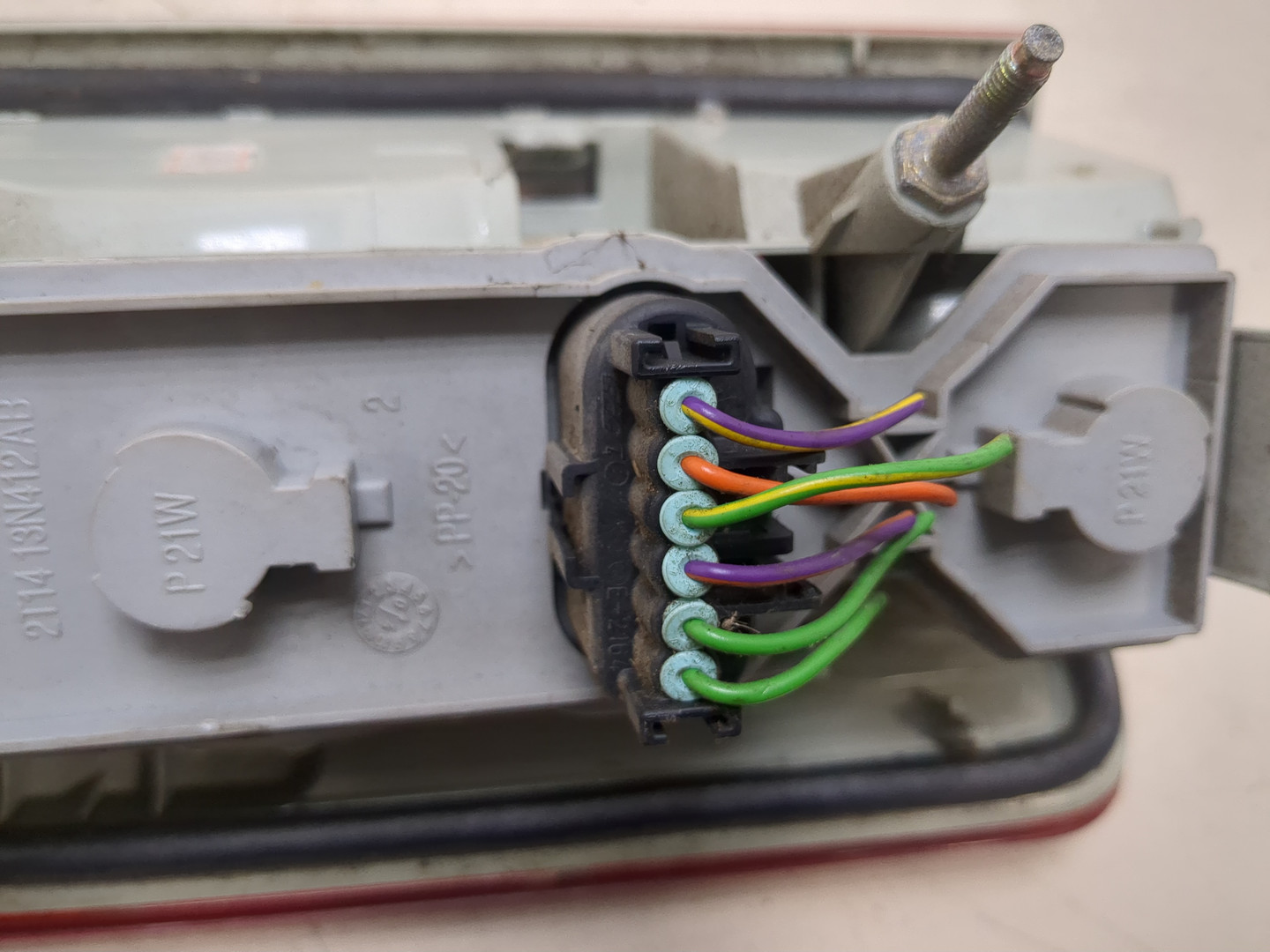 Фонарь задний правый