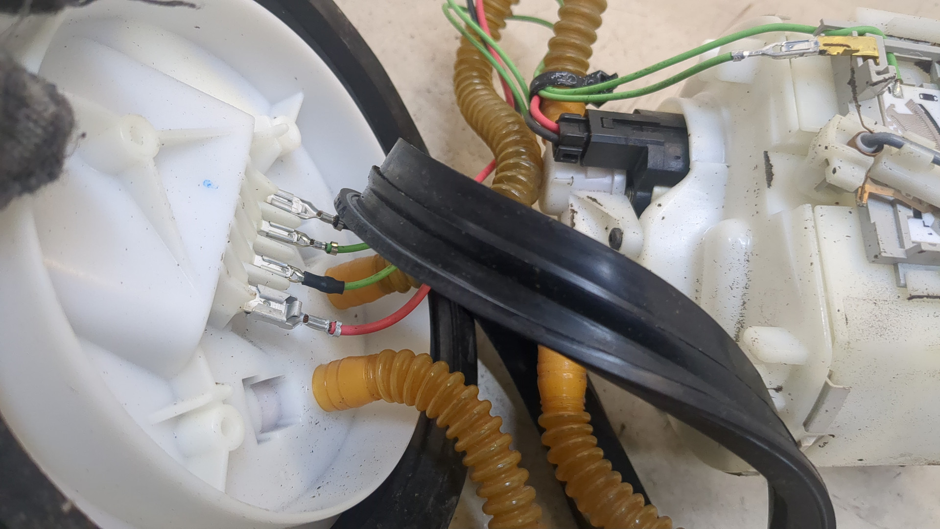 Насос топливный электрический