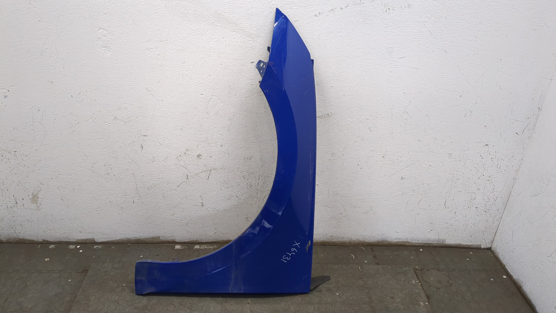 Крыло переднее левое