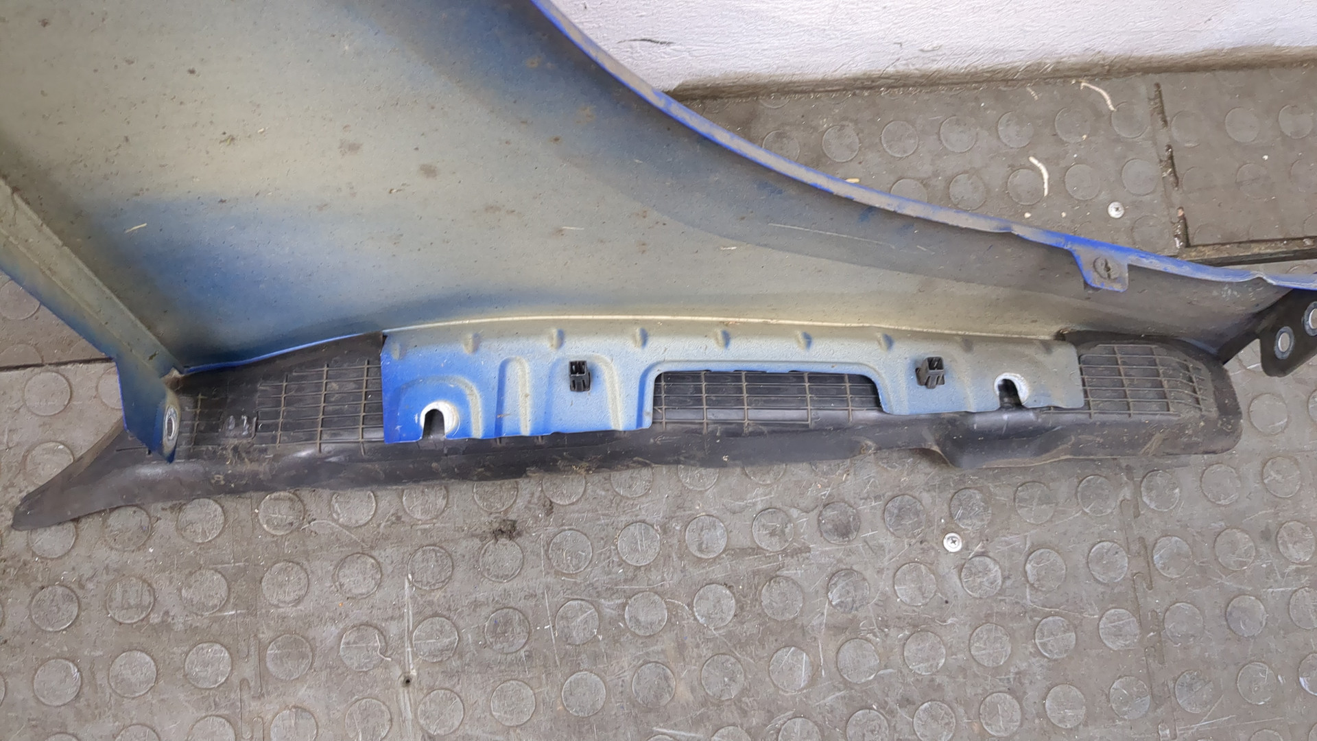 Крыло переднее левое