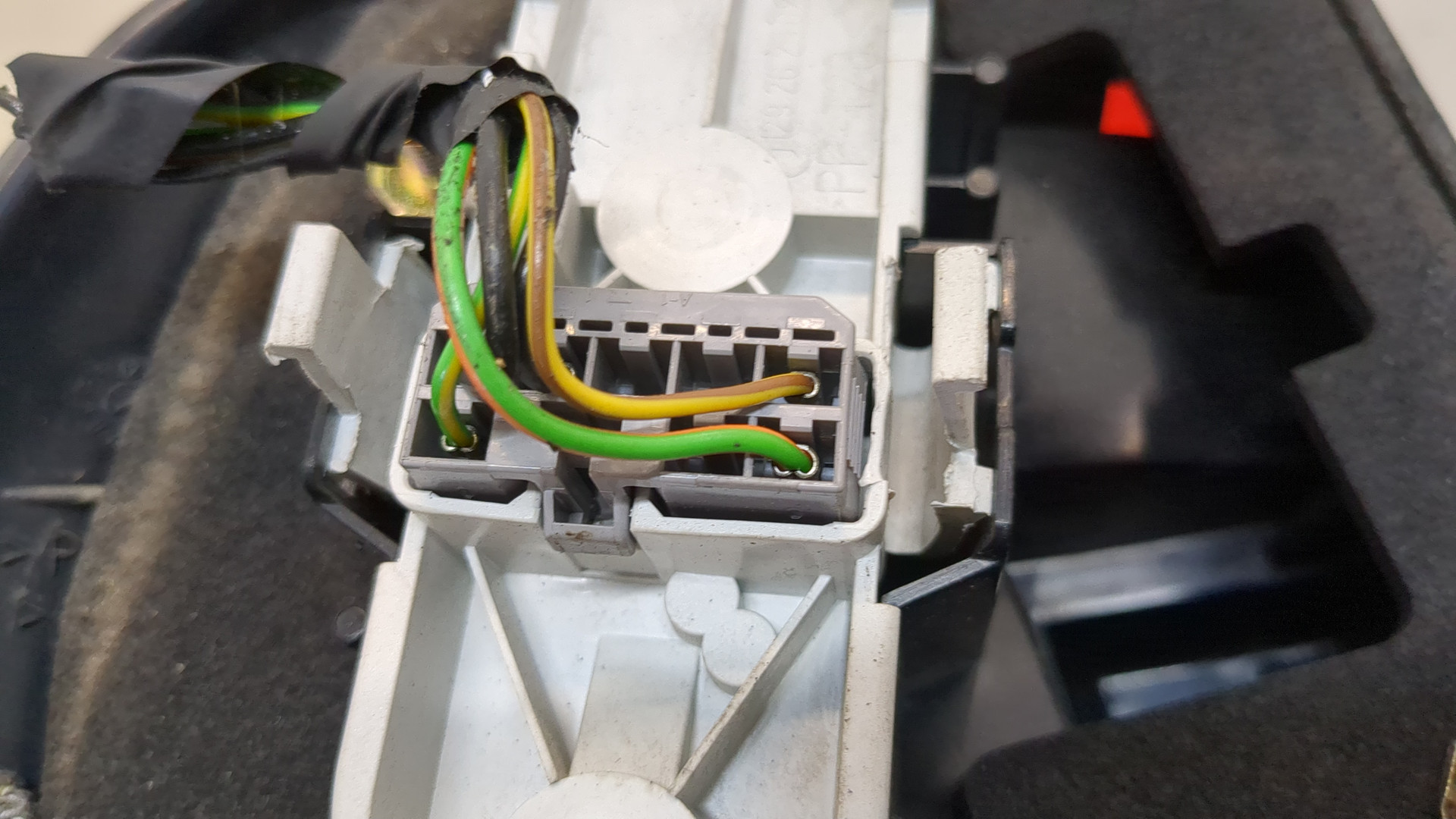 Фонарь задний правый