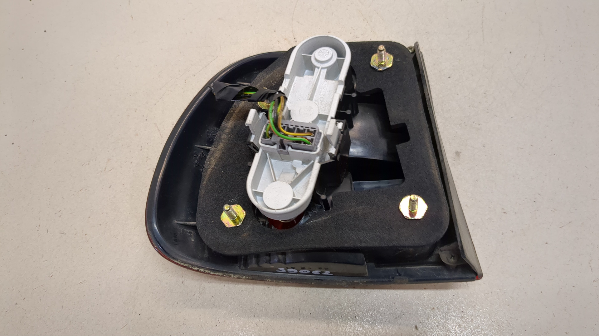 Фонарь задний правый