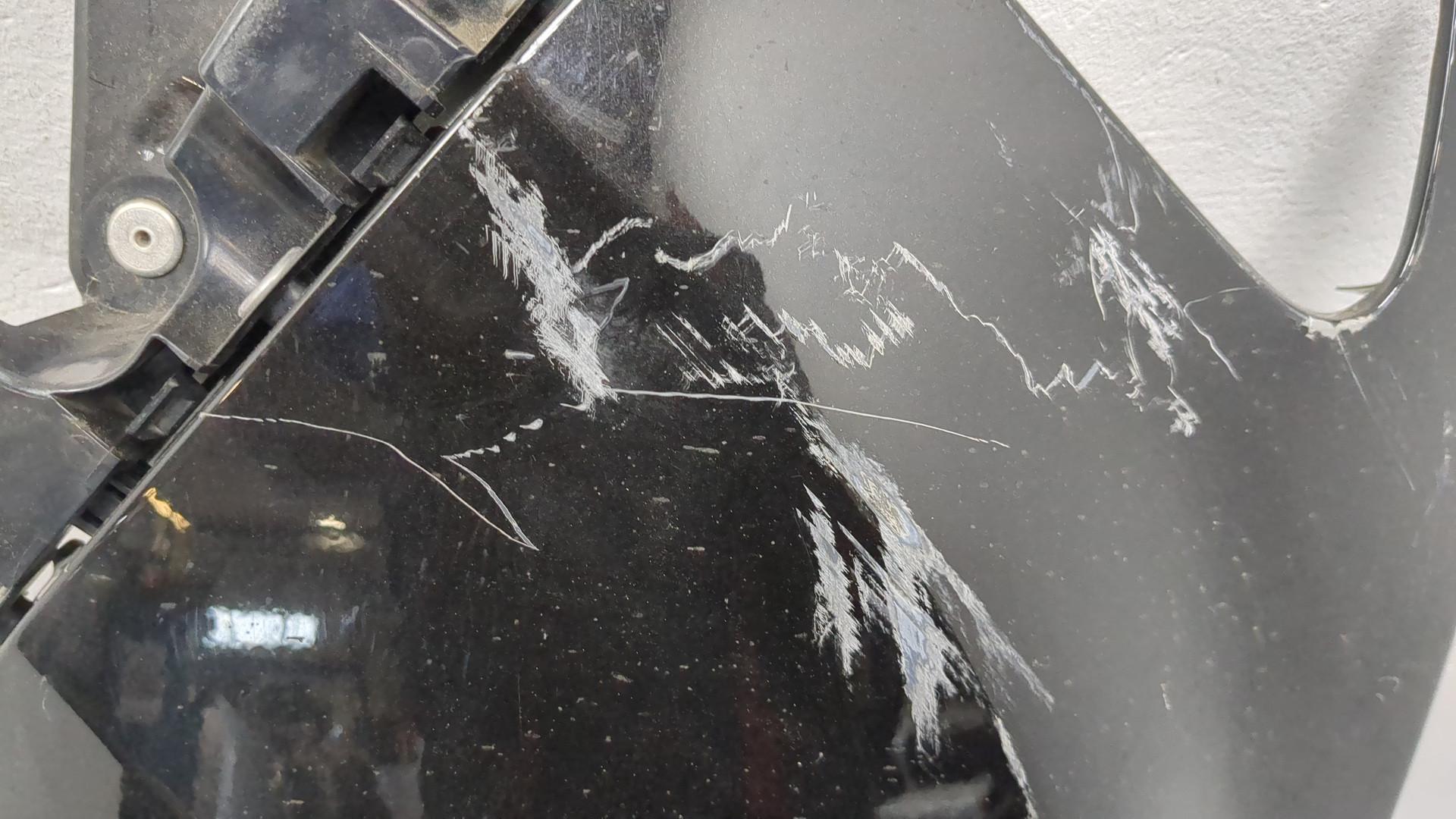 Крыло переднее левое