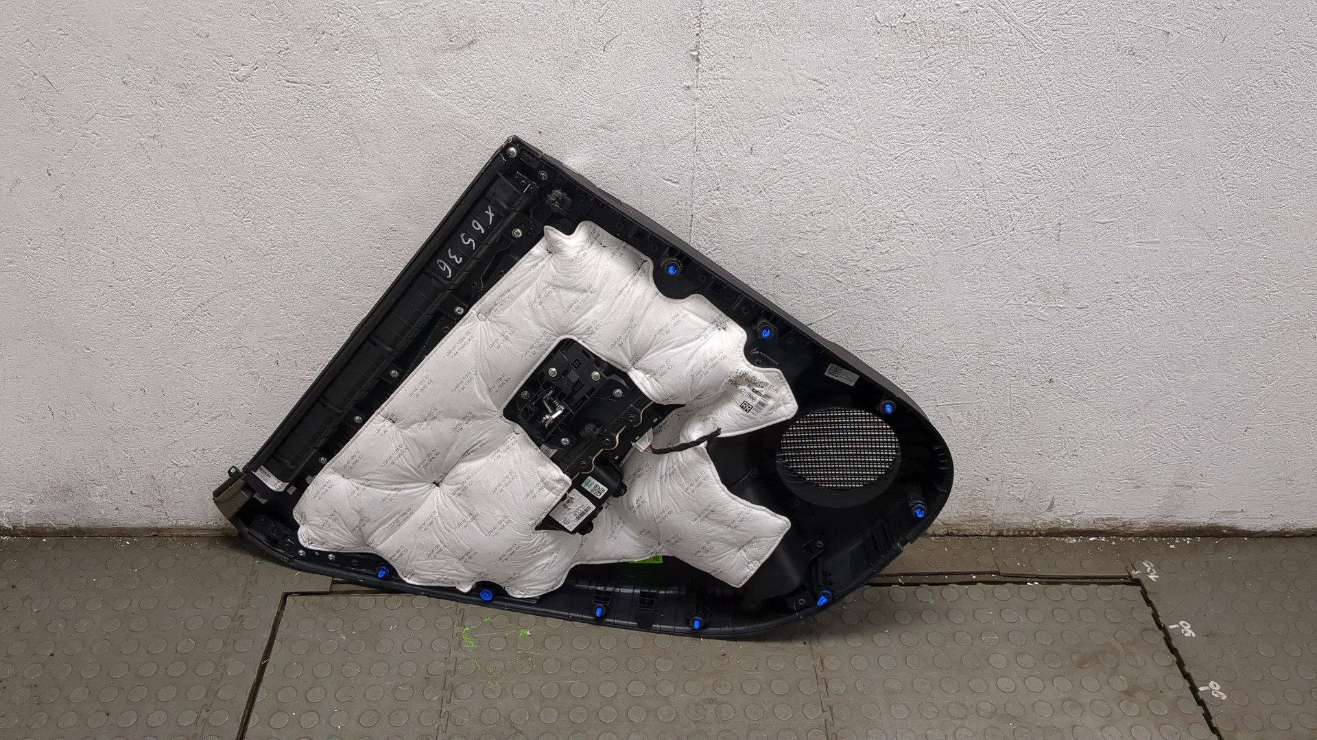 Обшивка двери задней правой