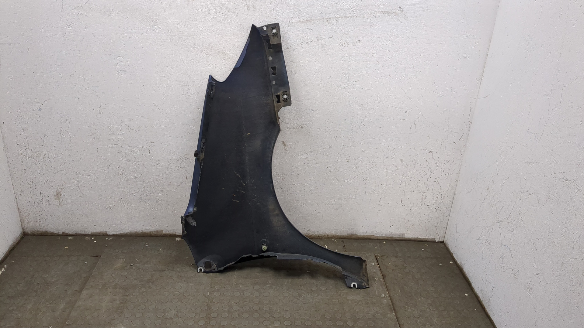 Крыло переднее левое