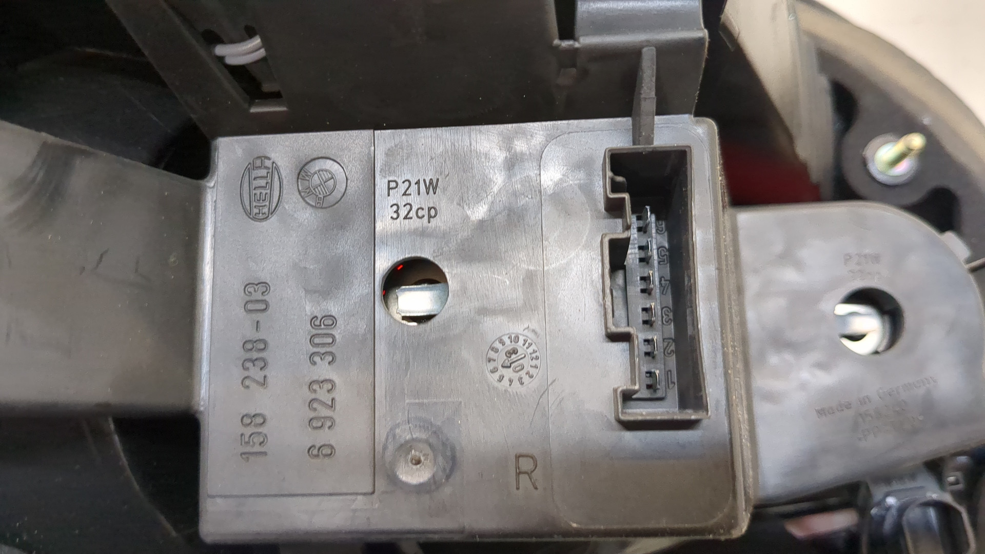 Фонарь задний правый