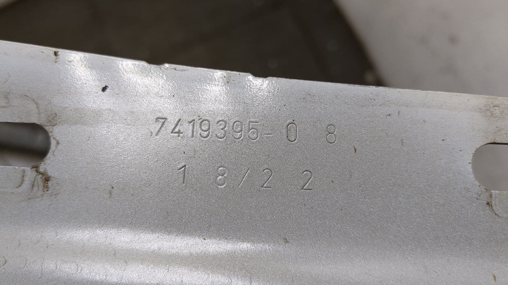 Крыло переднее левое