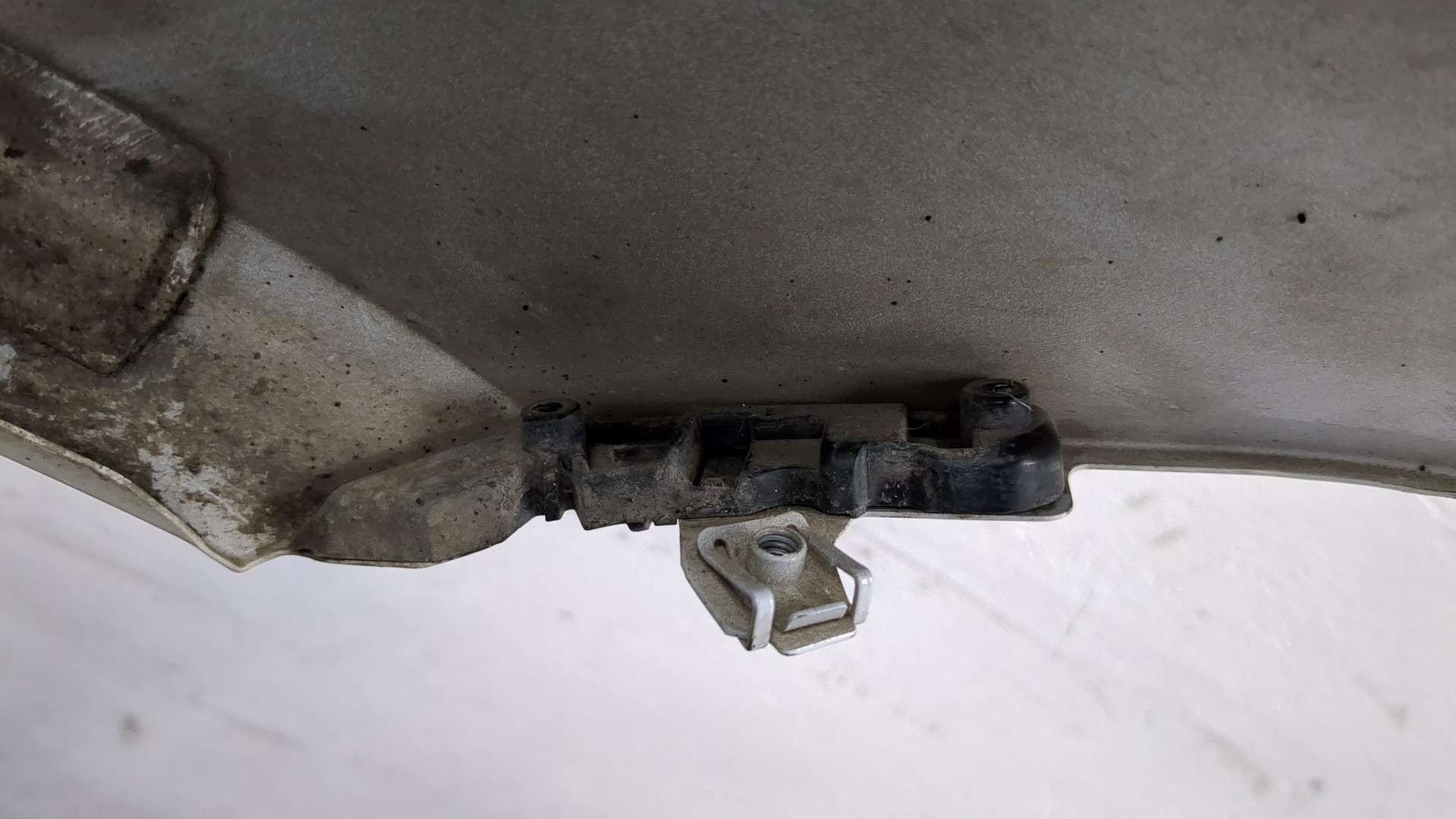 Крыло переднее левое