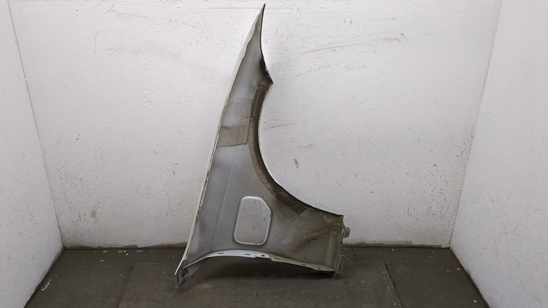 Крыло переднее левое