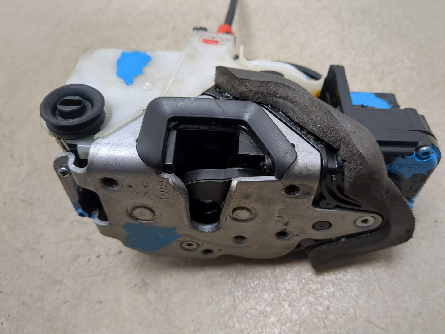 Замок двери задней правой