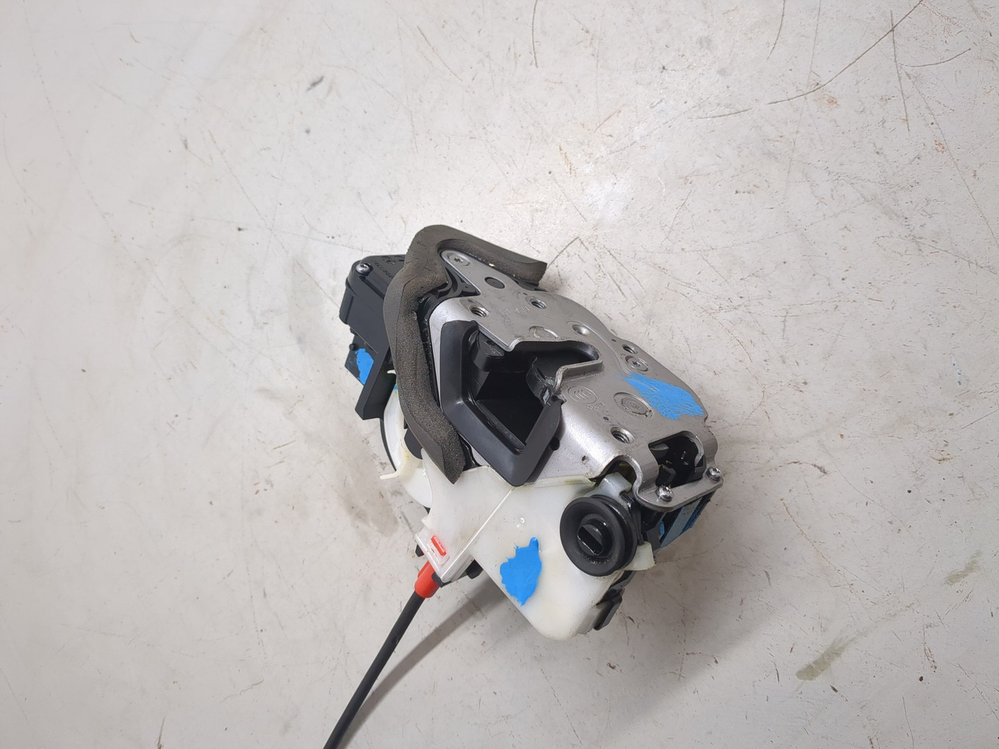 Замок двери задней правой