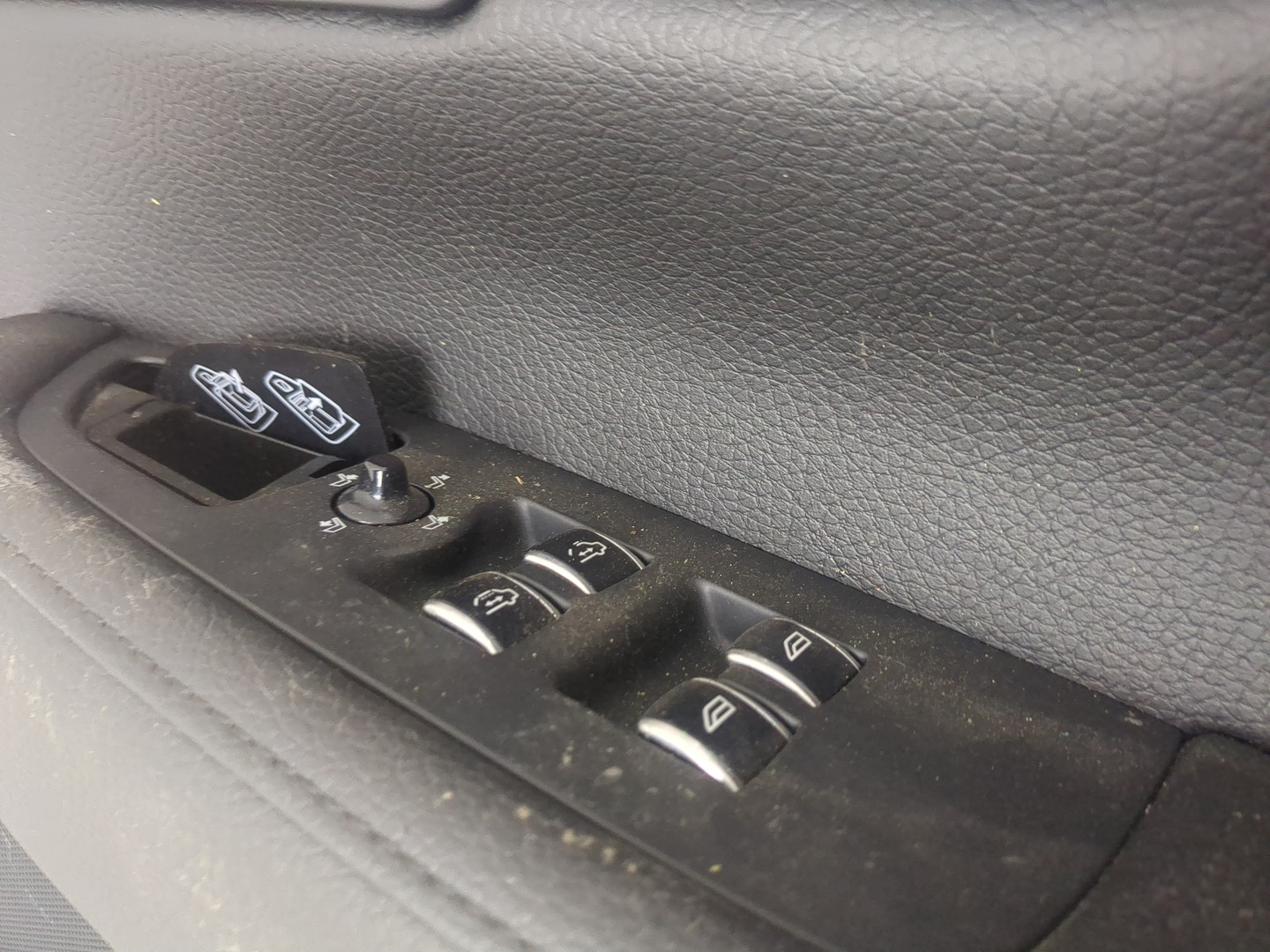 Обшивка двери задней правой