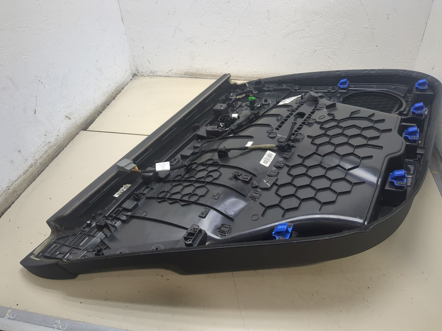 Обшивка двери задней правой