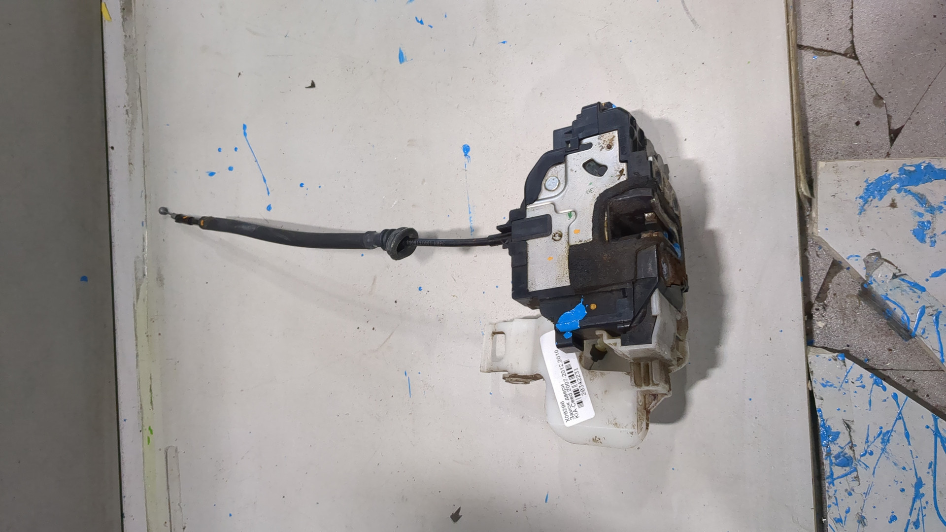 Замок двери передней левой