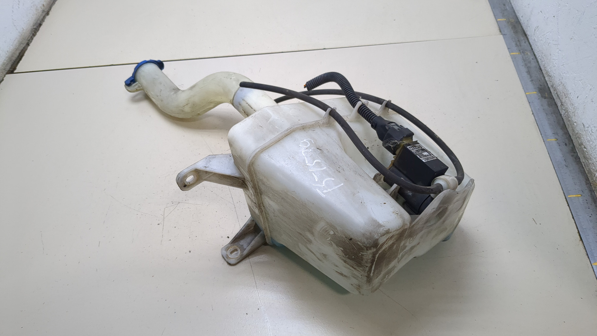 Бачок омывателя лобового стекла