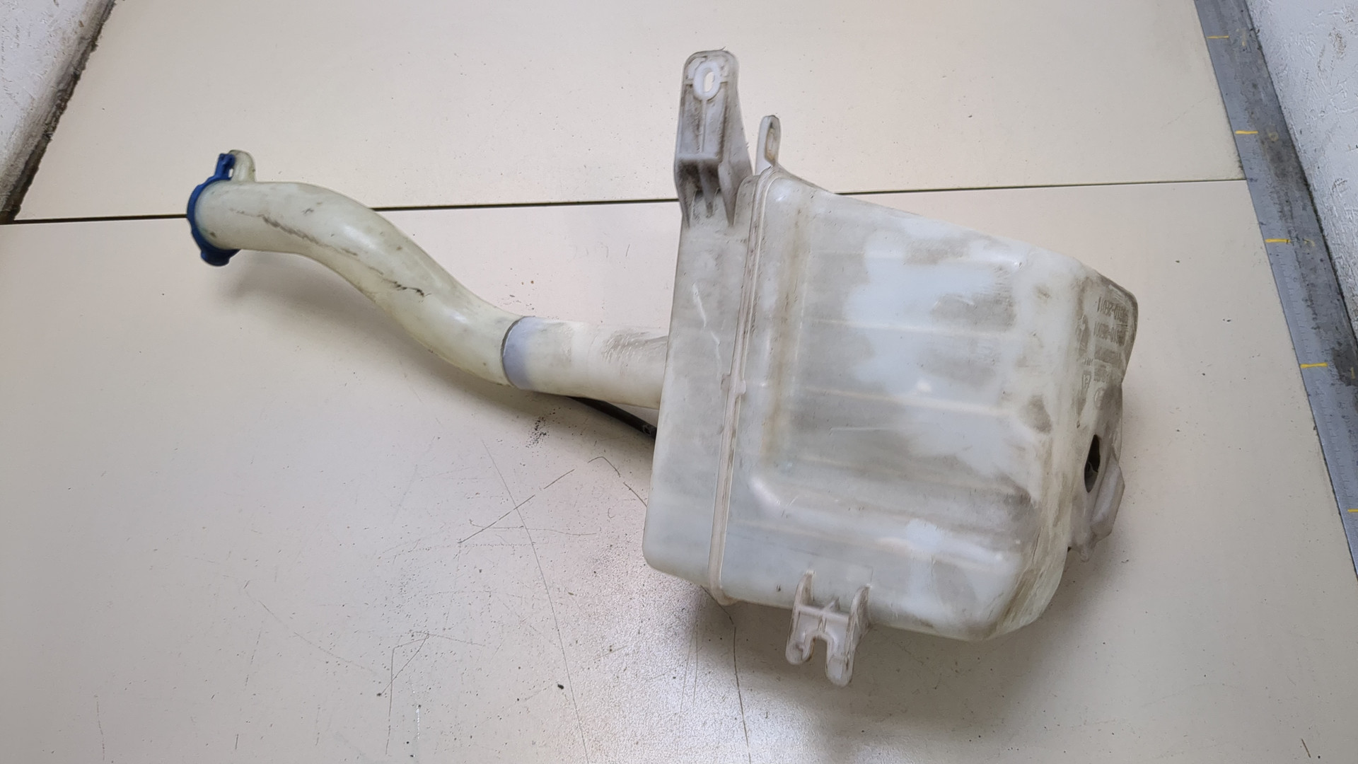 Бачок омывателя лобового стекла