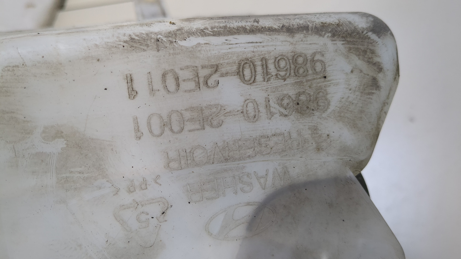 Бачок омывателя лобового стекла