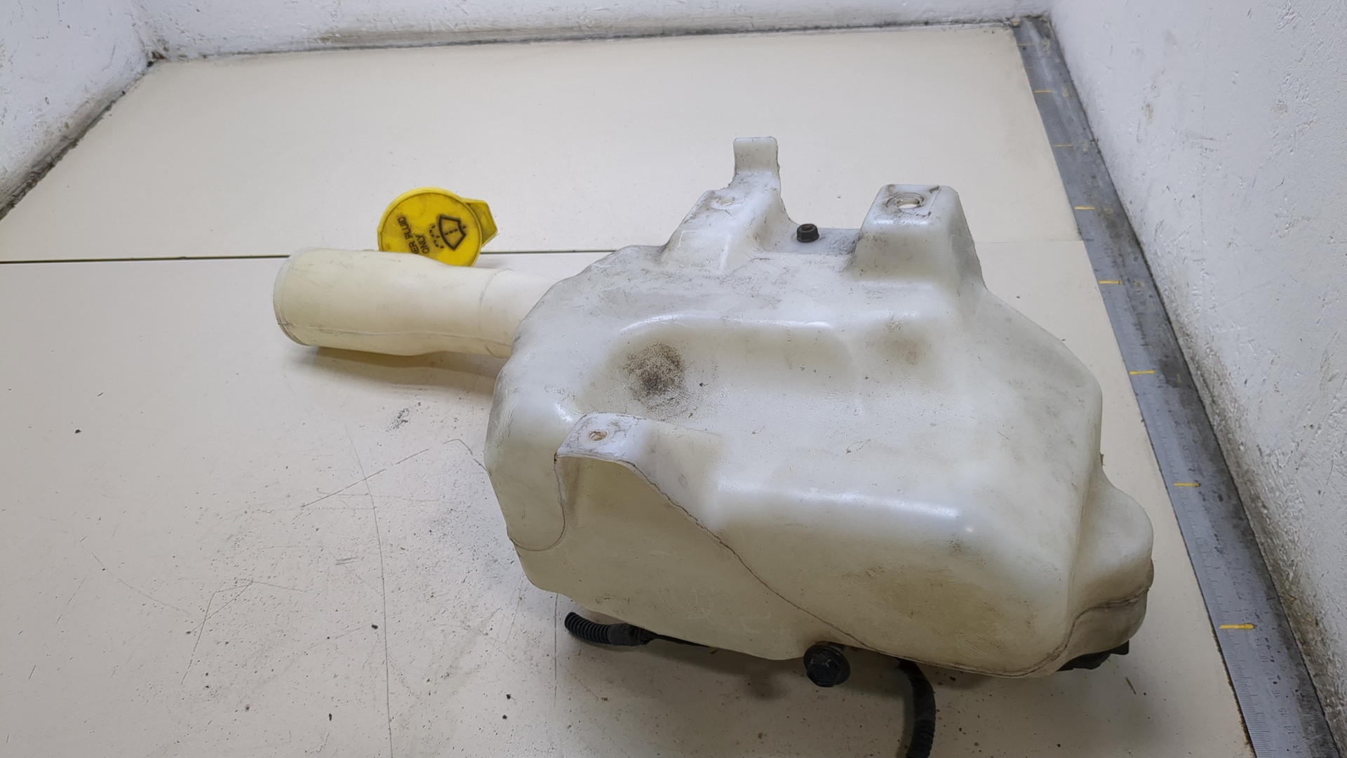 Бачок омывателя лобового стекла