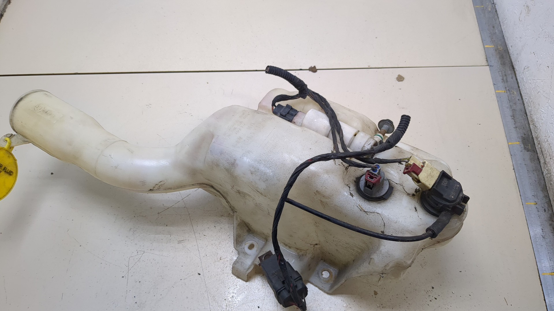 Бачок омывателя лобового стекла