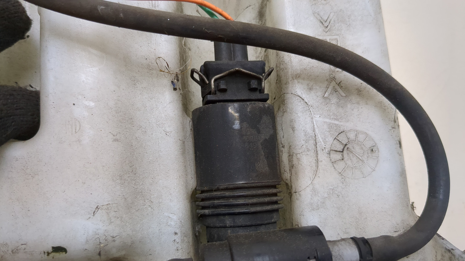 Бачок омывателя лобового стекла