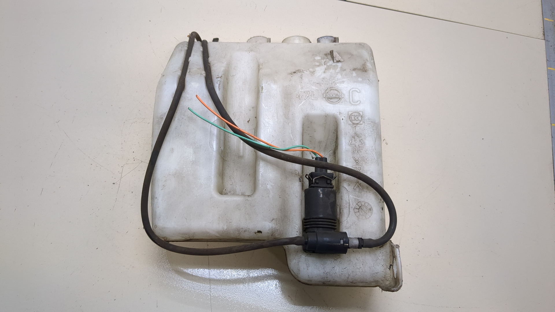 Бачок омывателя лобового стекла