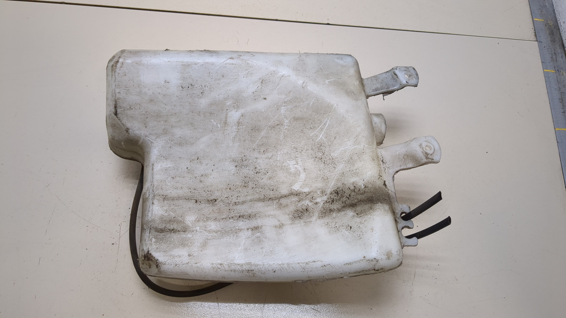 Бачок омывателя лобового стекла