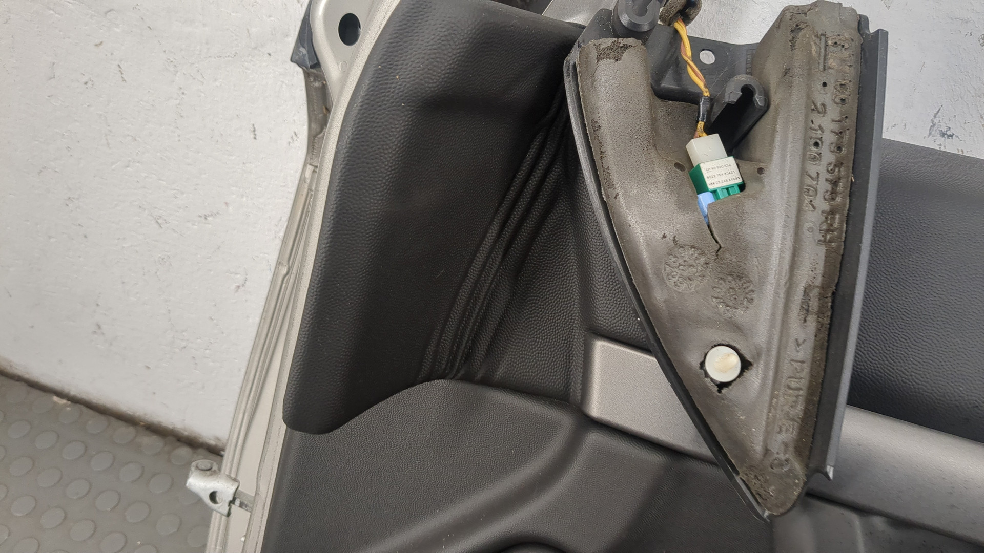 Дверь передняя правая