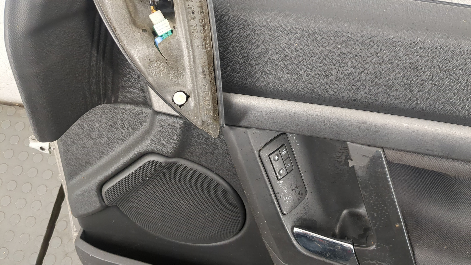 Дверь передняя правая