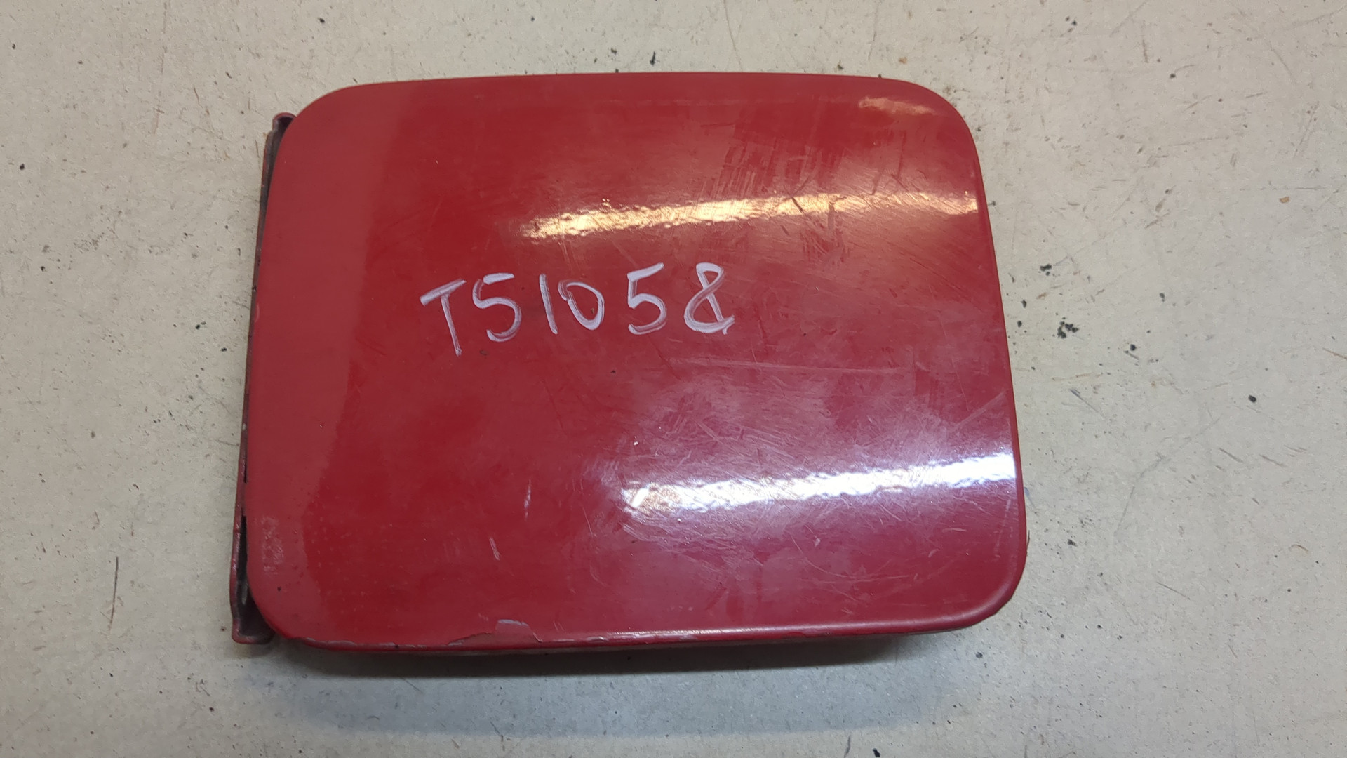 Лючок бензобака