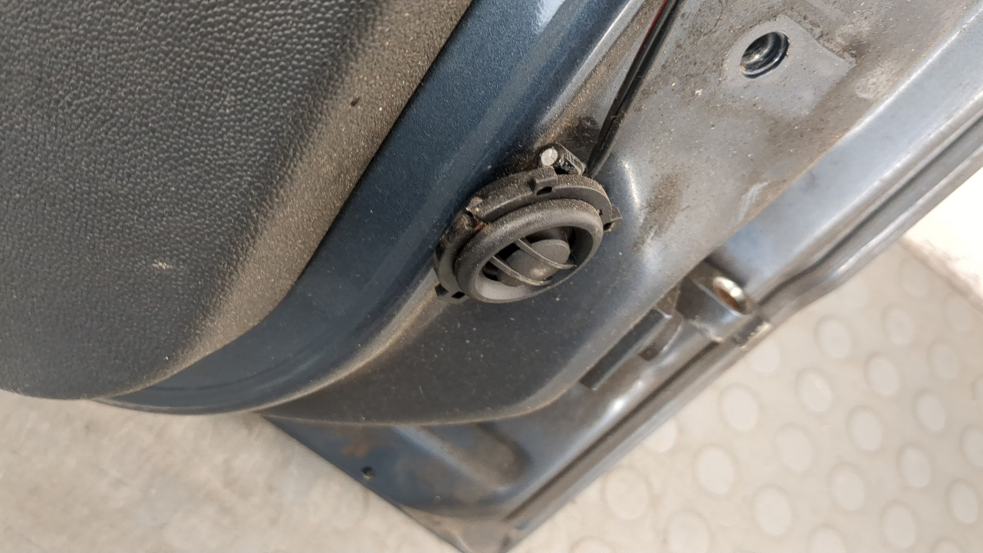 Дверь передняя левая