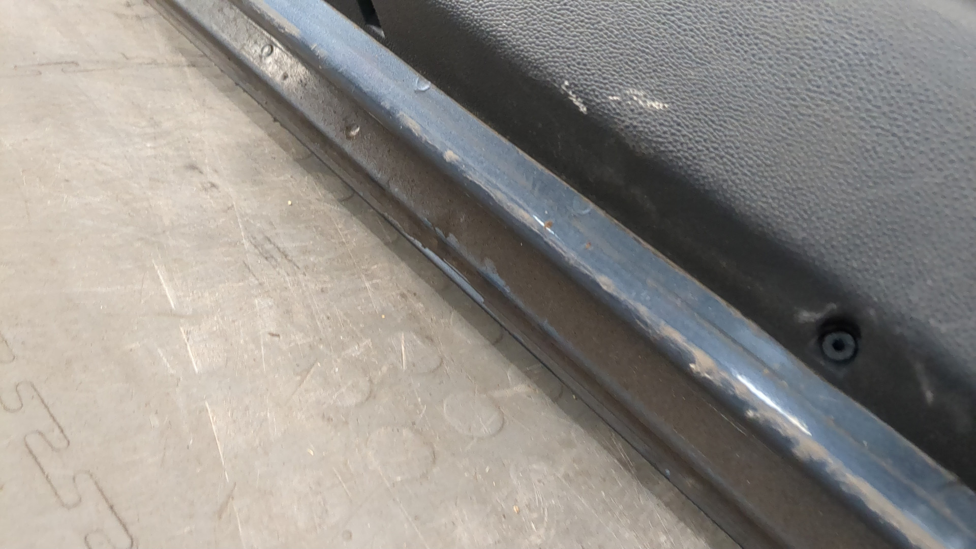 Дверь передняя левая