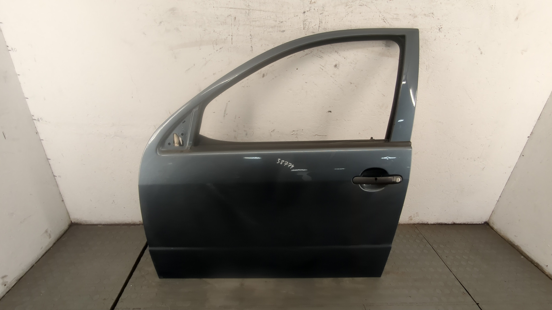Дверь передняя левая