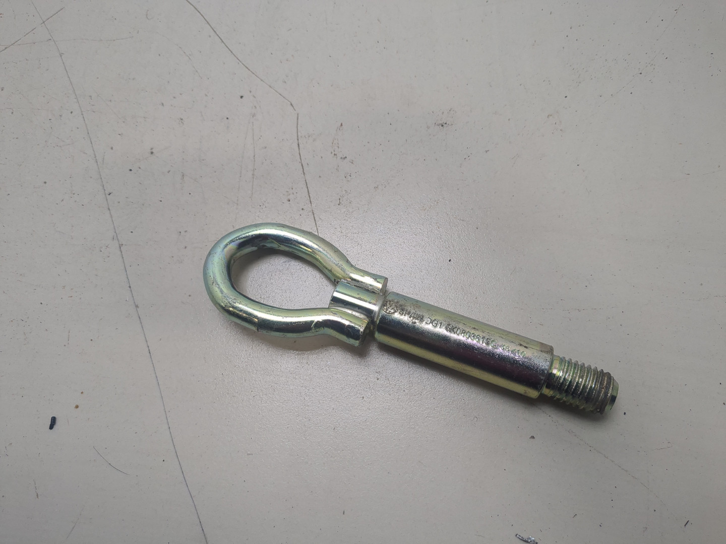 Крюк буксировочный