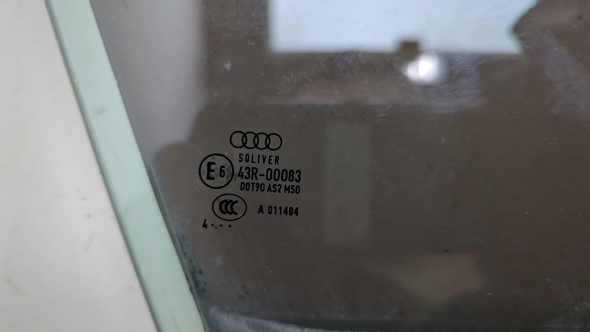 Стекло двери передней правой