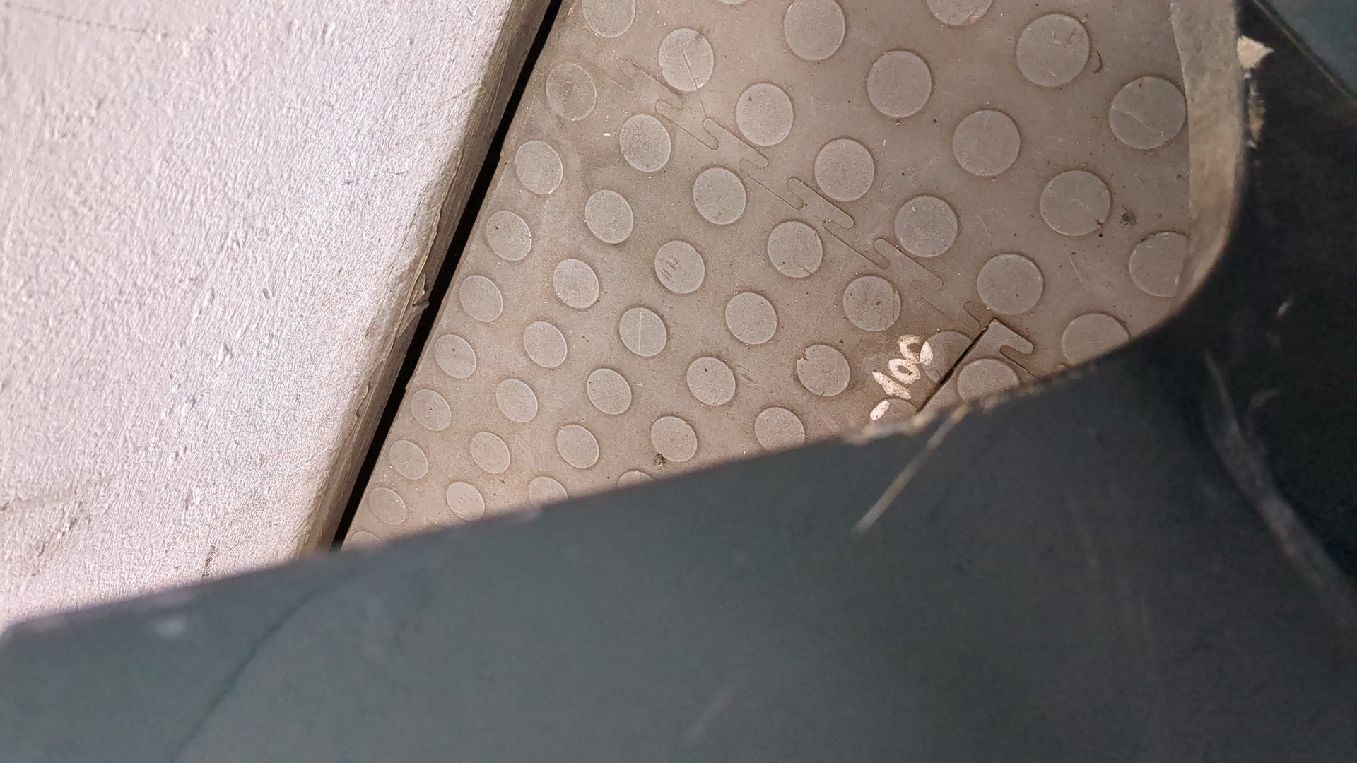 Бампер задний