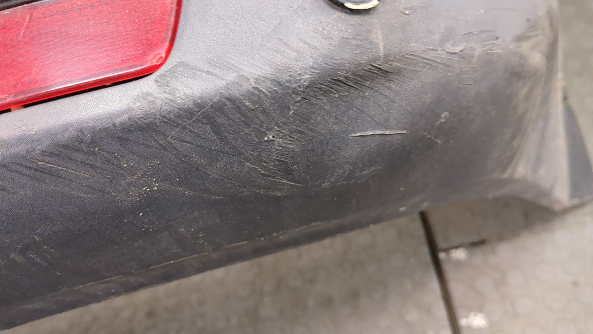 Бампер задний