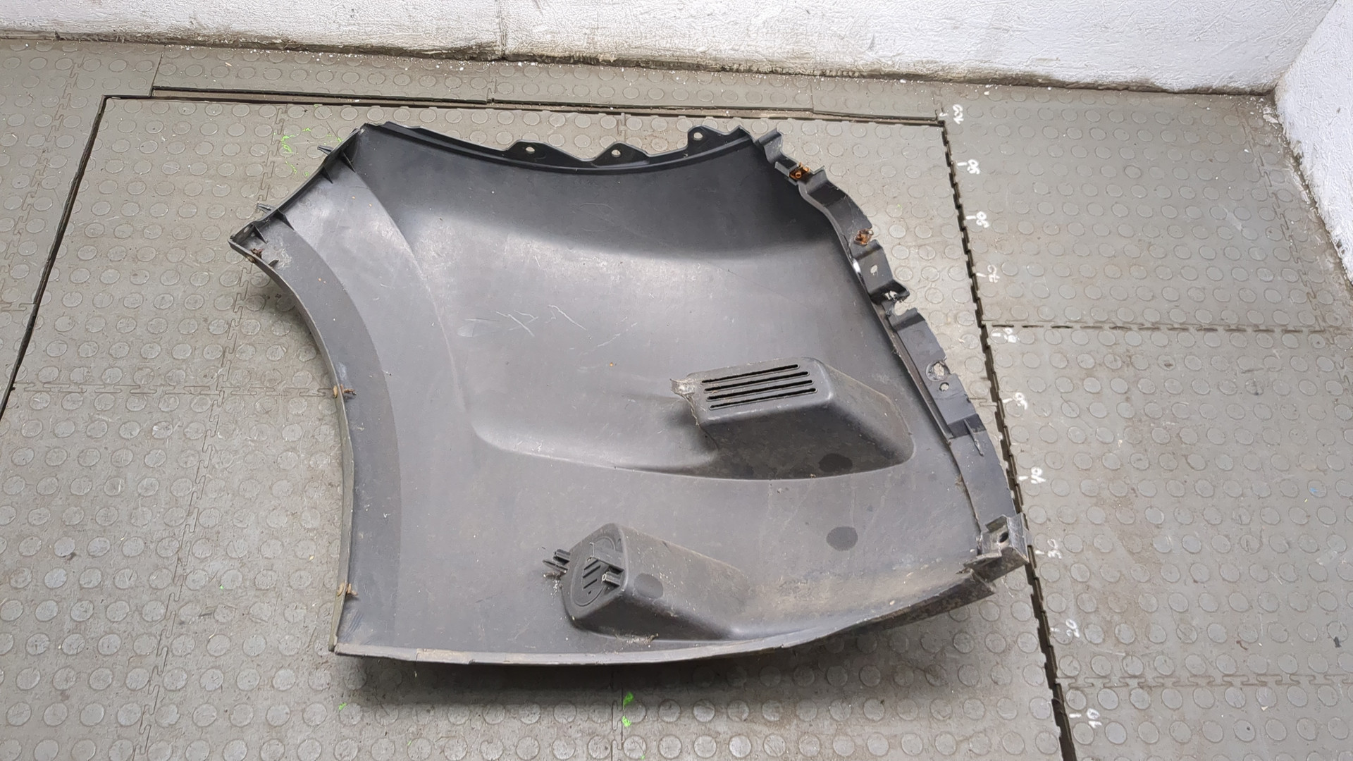 Накладка переднего бампера левая