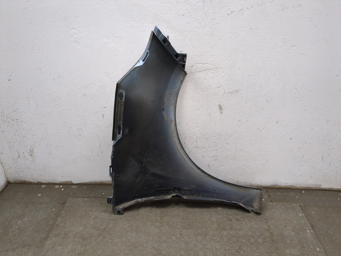 Крыло переднее левое