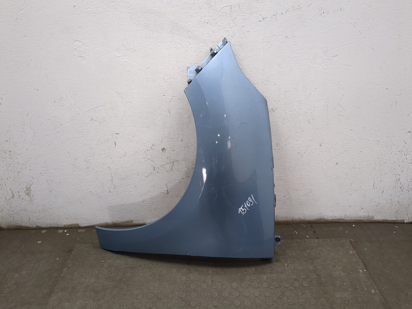 Крыло переднее левое